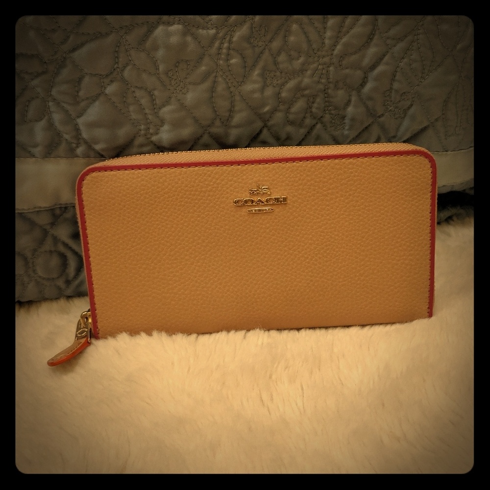 Authentic Coach outlet cream wallet